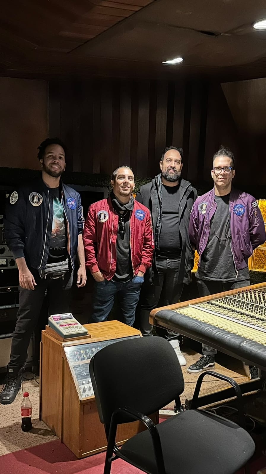 Rex Marte en la sala de control de un estudio de grabación en Buenos Aires
