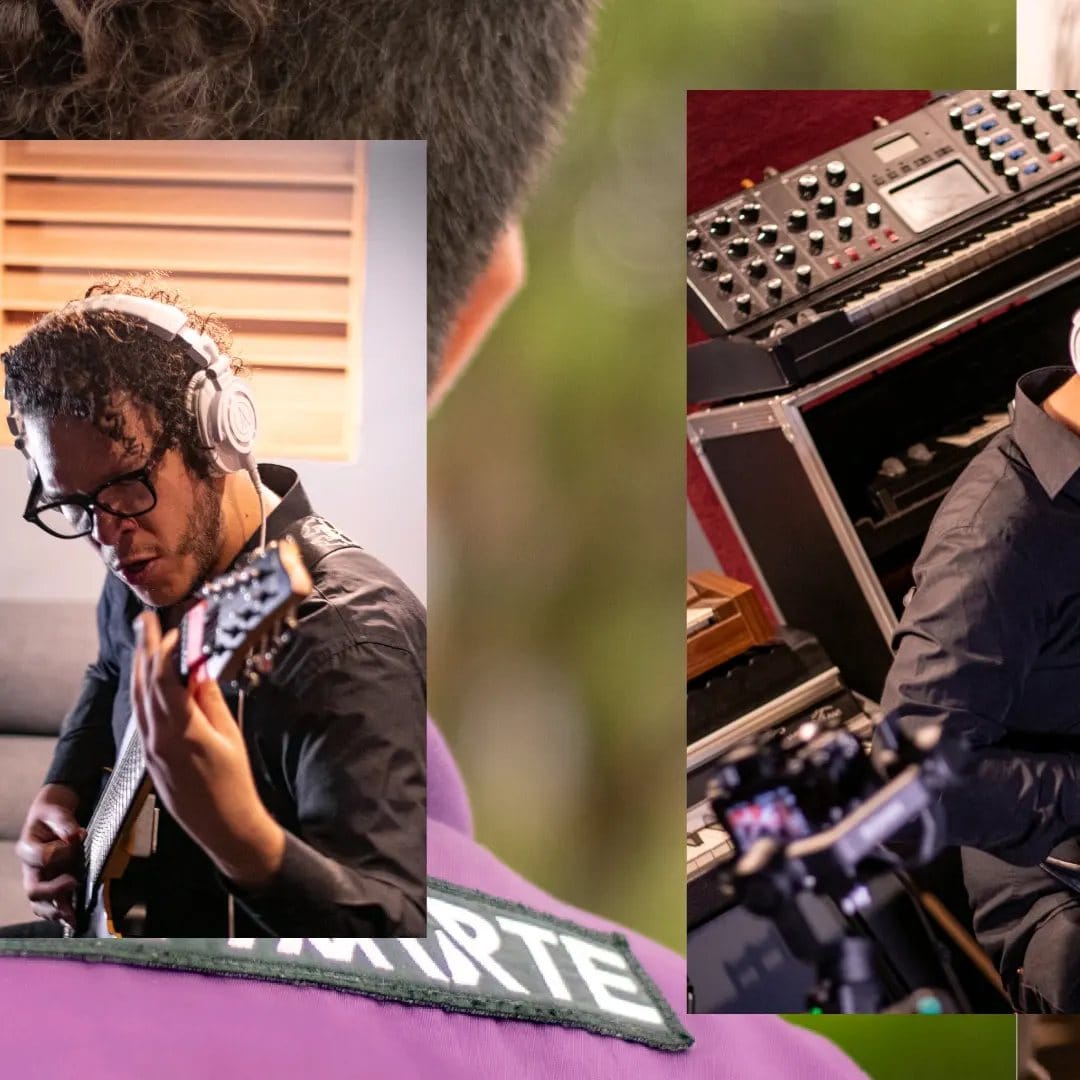 El guitarrista grabando frente a los sintetizadores del estudio