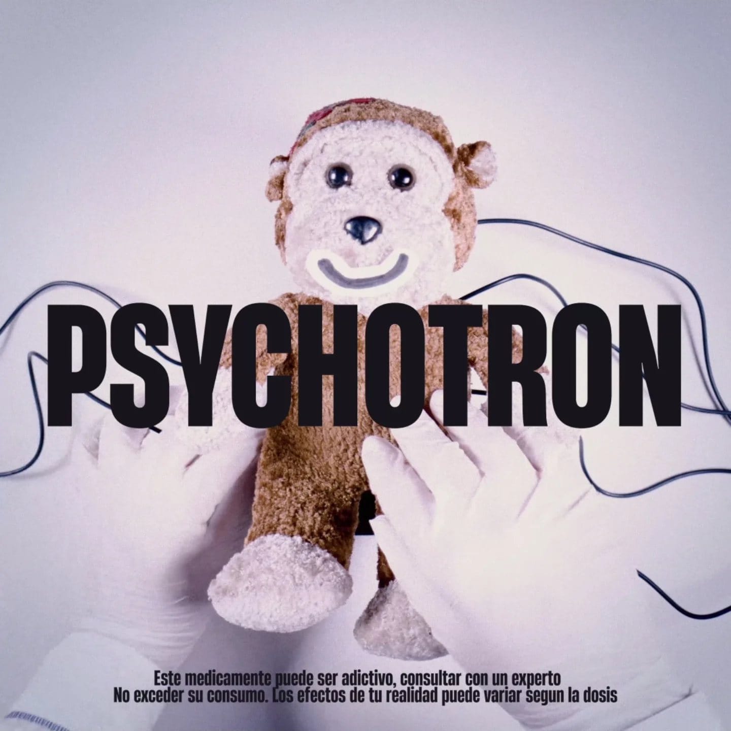 Afiche de Psychotron con un mono de peluche conectado a cables