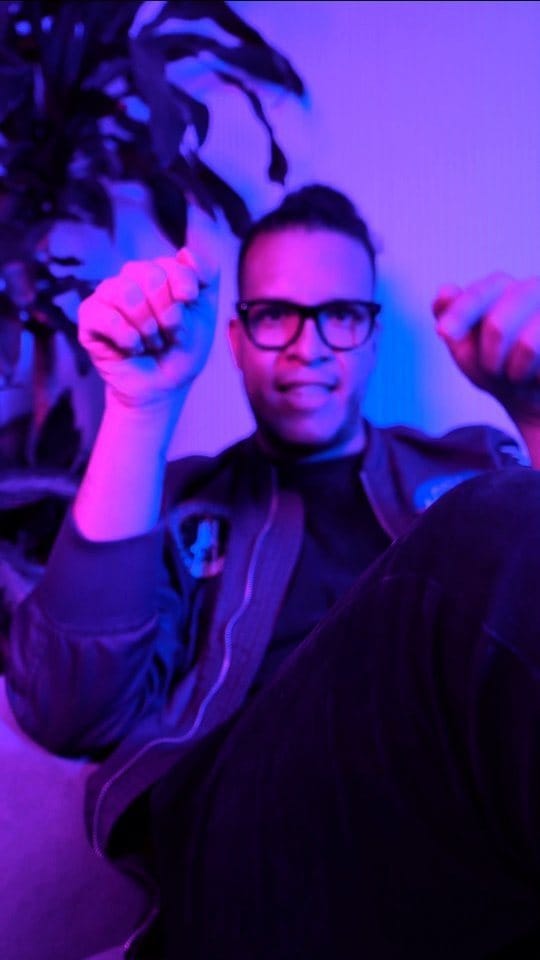 Rex Marte anunciando Psychotron un día antes del lanzamiento