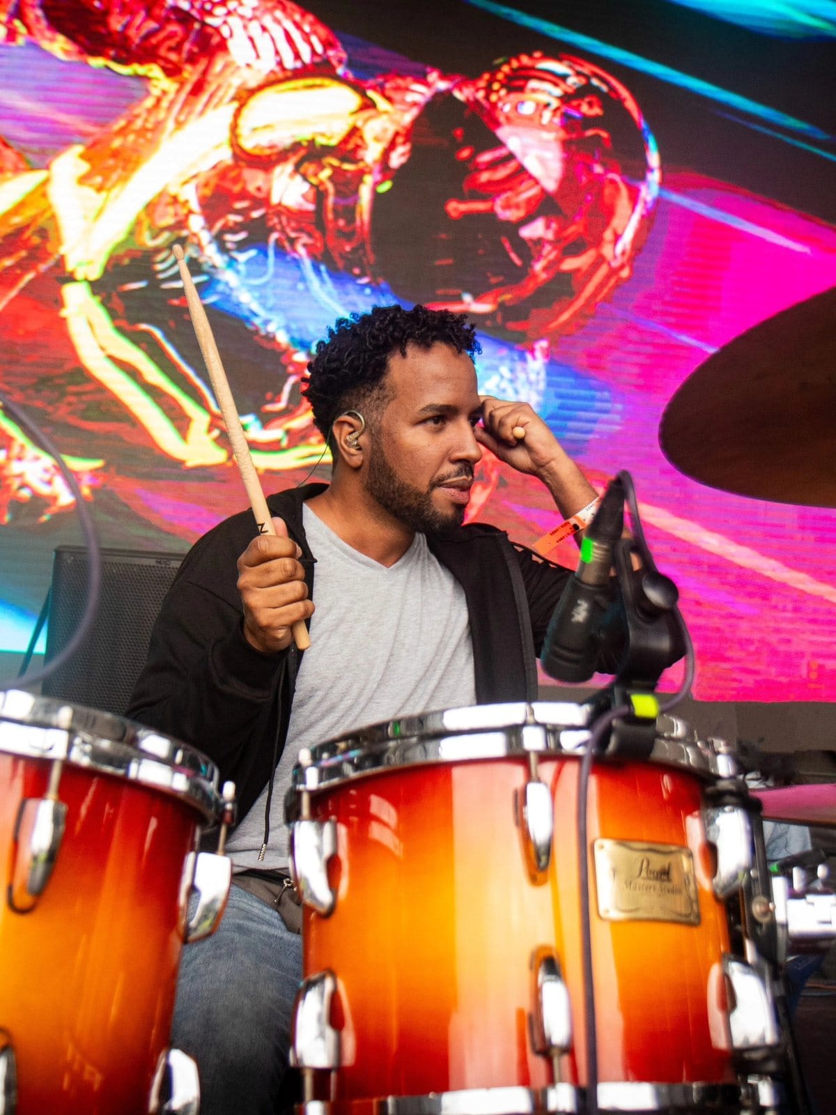 El baterista de Rex Marte en la prueba de sonido