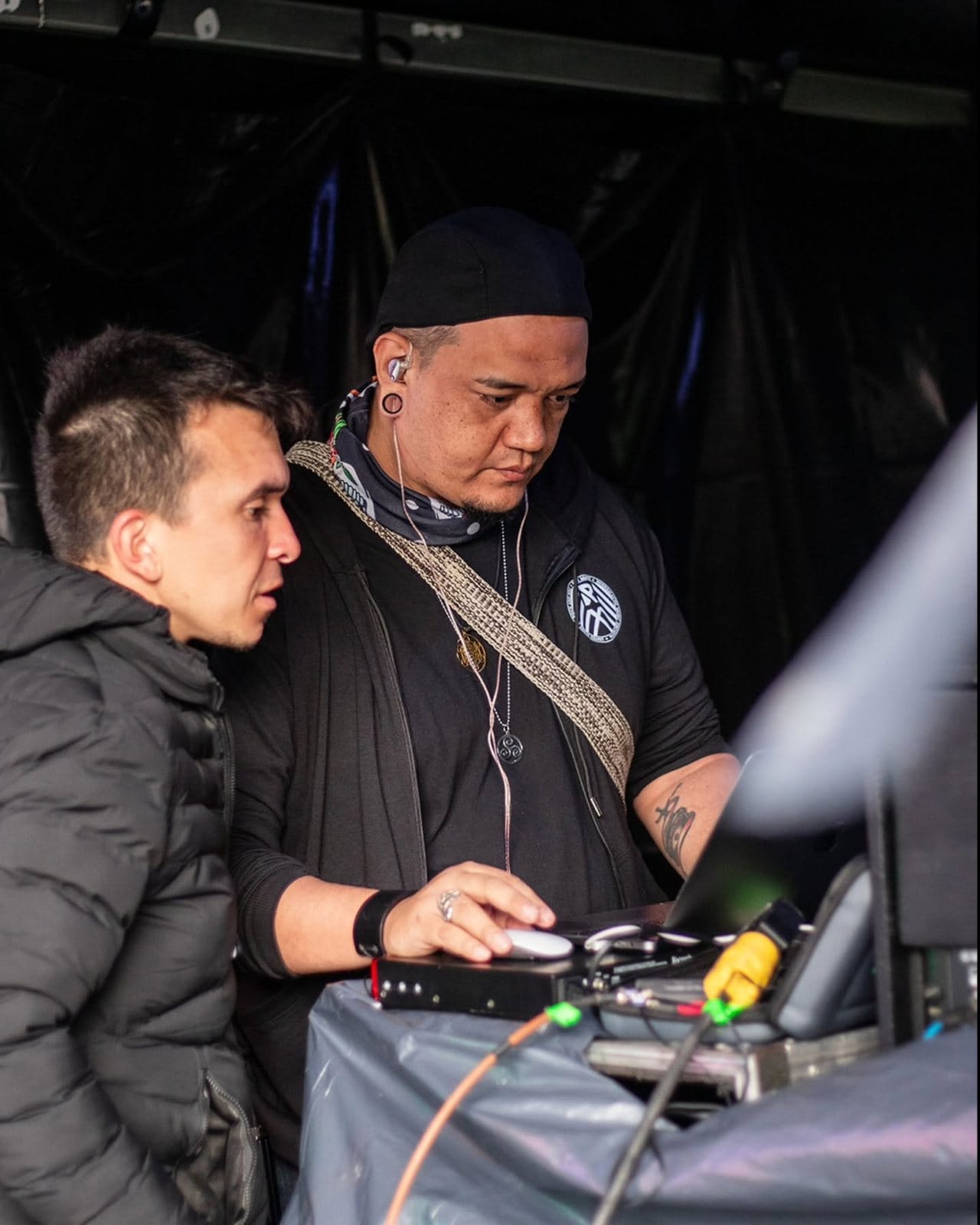 El equipo técnico de Rex Marte en la consola