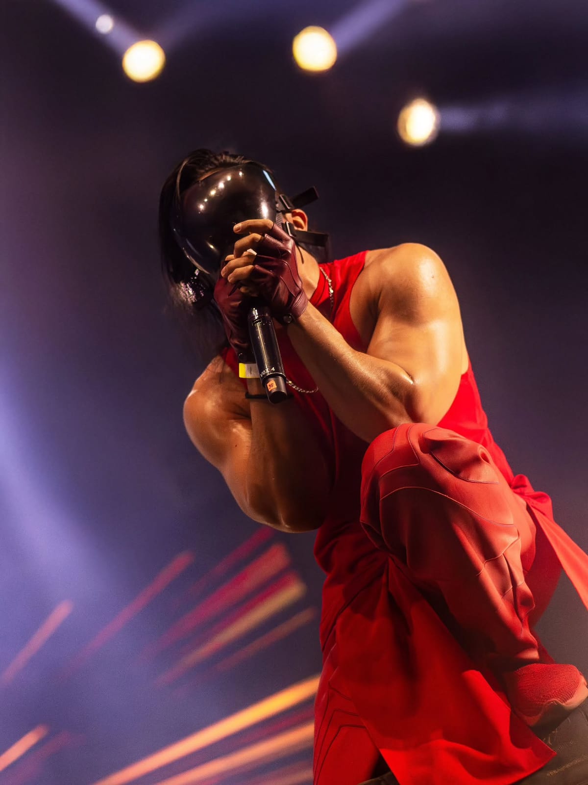 El vocalista de Rex Marte con máscara en el Sucursal Fest
