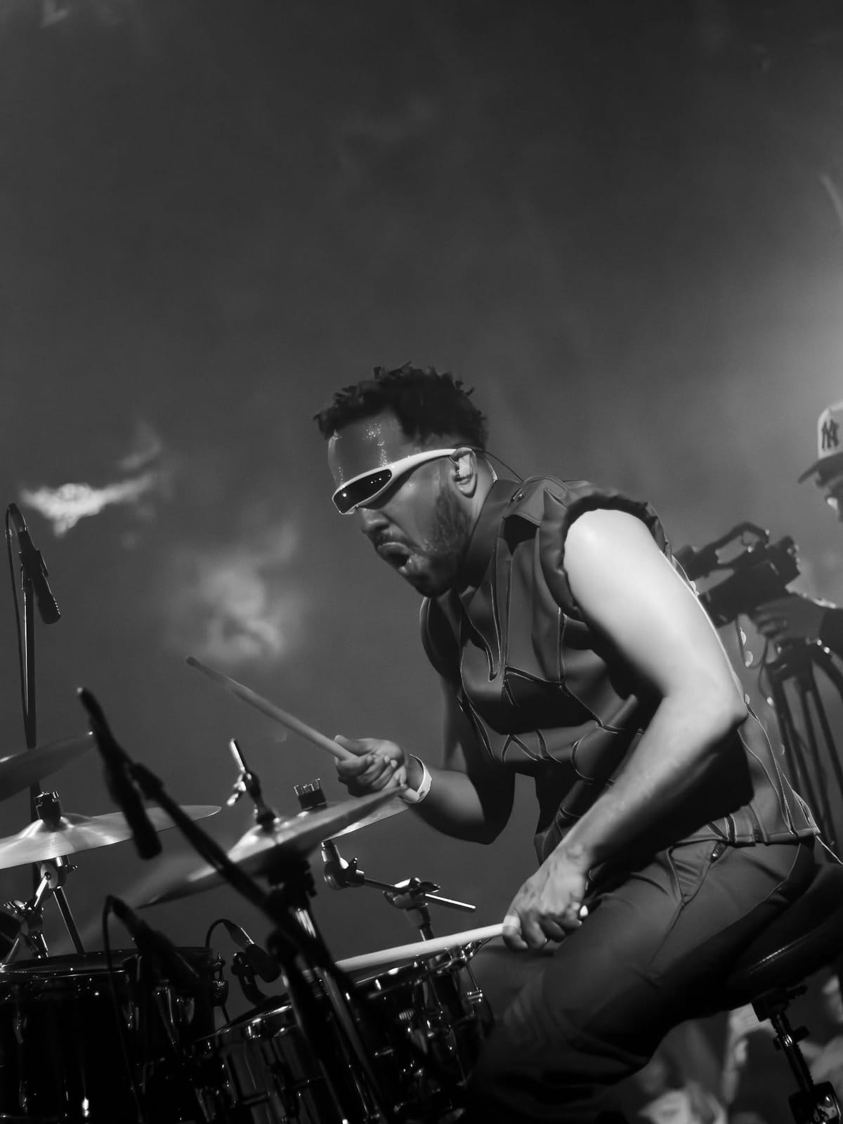 La batería de Rex Marte en el Sucursal Fest, en blanco y negro